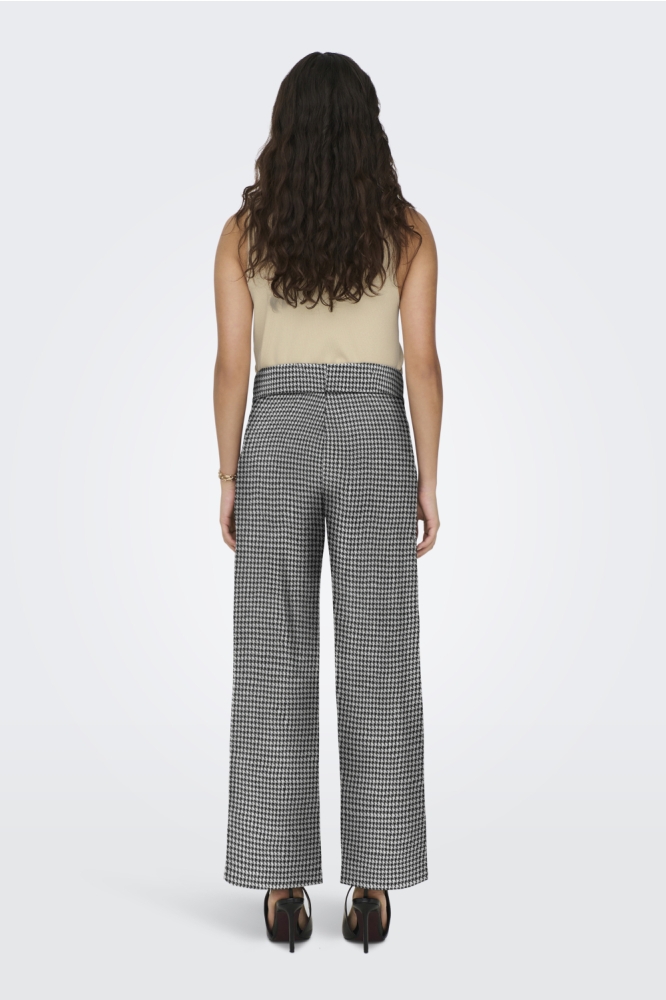 Jacqueline de Yong witte dames broek | Model achteraanzicht