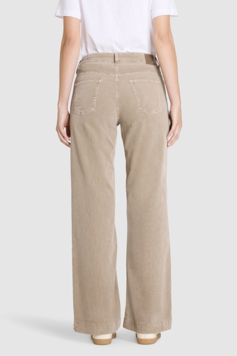 Mac beige dames broek | Model achteraanzicht