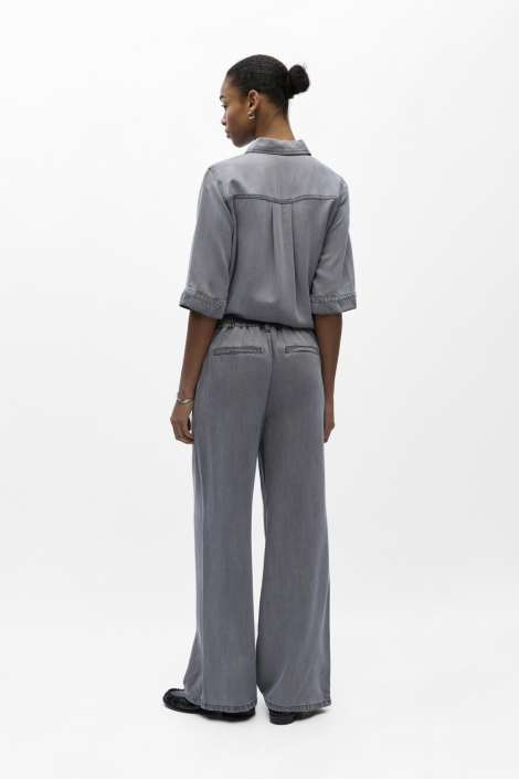 Object grijze dames broek | Model achteraanzicht