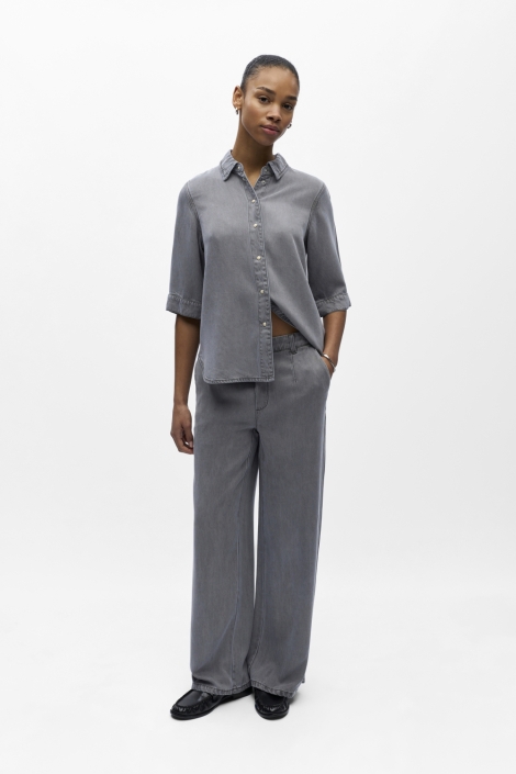 Object grijze dames broek | Model