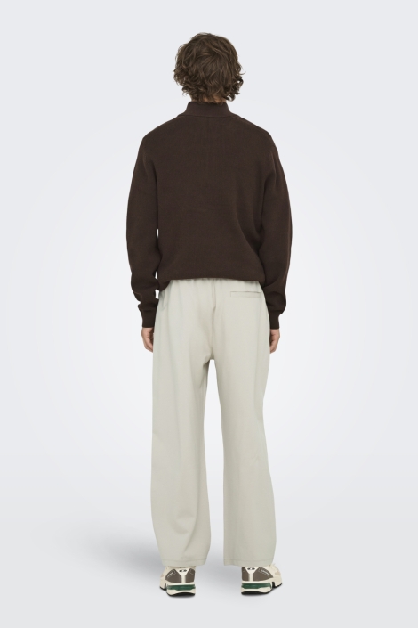 Only & Sons ecru heren broek | Model achteraanzicht