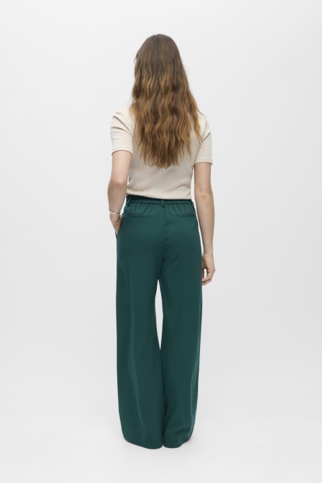 Object groene dames broek | Model achteraanzicht