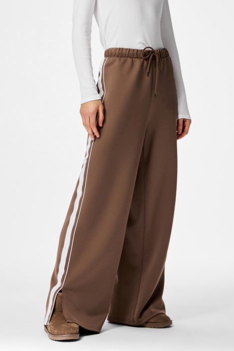 Pieces bruine dames broek | Model vooraanzicht