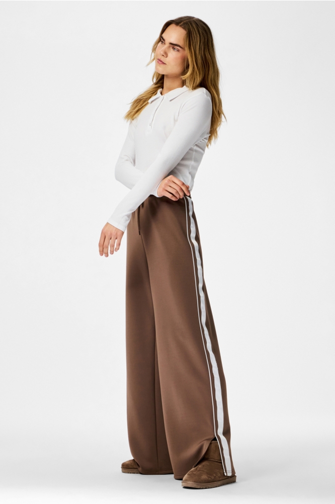 Pieces bruine dames broek | Model