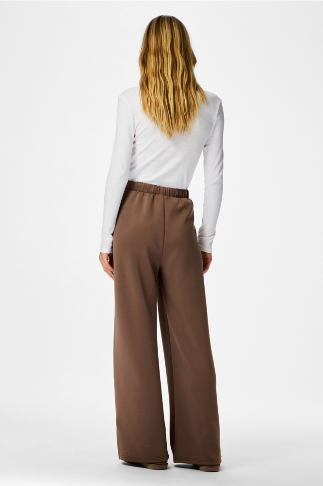 Pieces bruine dames broek | Model