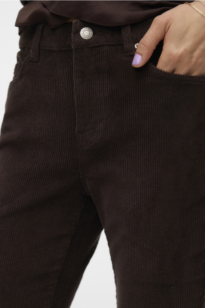Vero Moda bruine dames jeans | Close up