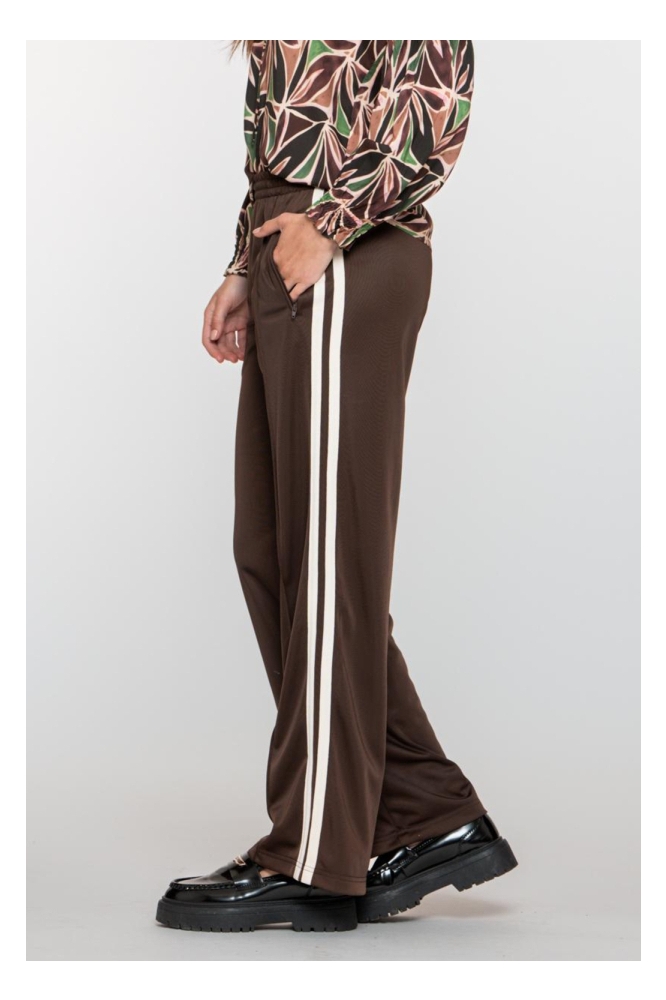 Geisha bruine dames broek | Model zijaanzicht