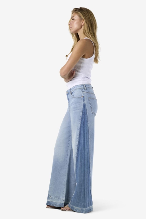 Noisy may blauwe dames jeans | Model zijaanzicht