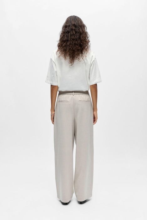 Object beige dames broek | Model achteraanzicht