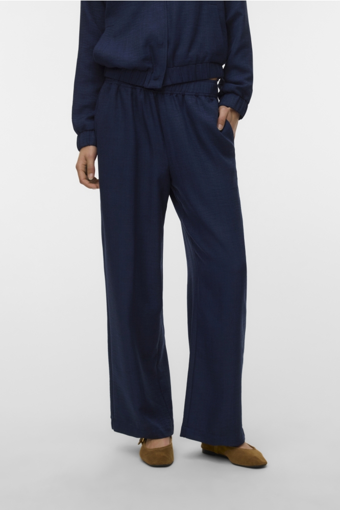 Vero Moda blauwe dames broek | Model vooraanzicht