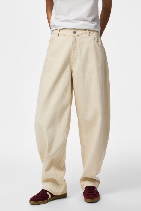 Pieces ecru dames jeans | Model vooraanzicht