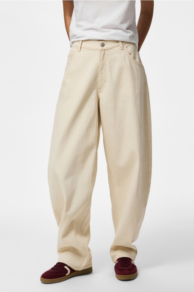 Pieces ecru dames jeans | Model vooraanzicht