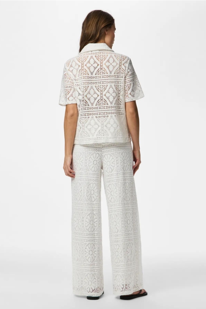 Pieces witte dames broek | Model achteraanzicht