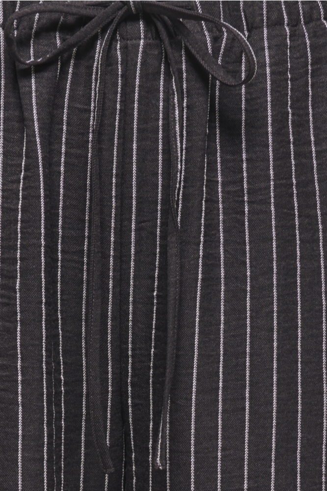 Jacqueline de Yong zwarte dames broek | Close up