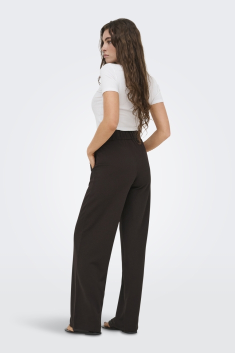 Jacqueline de Yong bruine dames broek | Model achteraanzicht