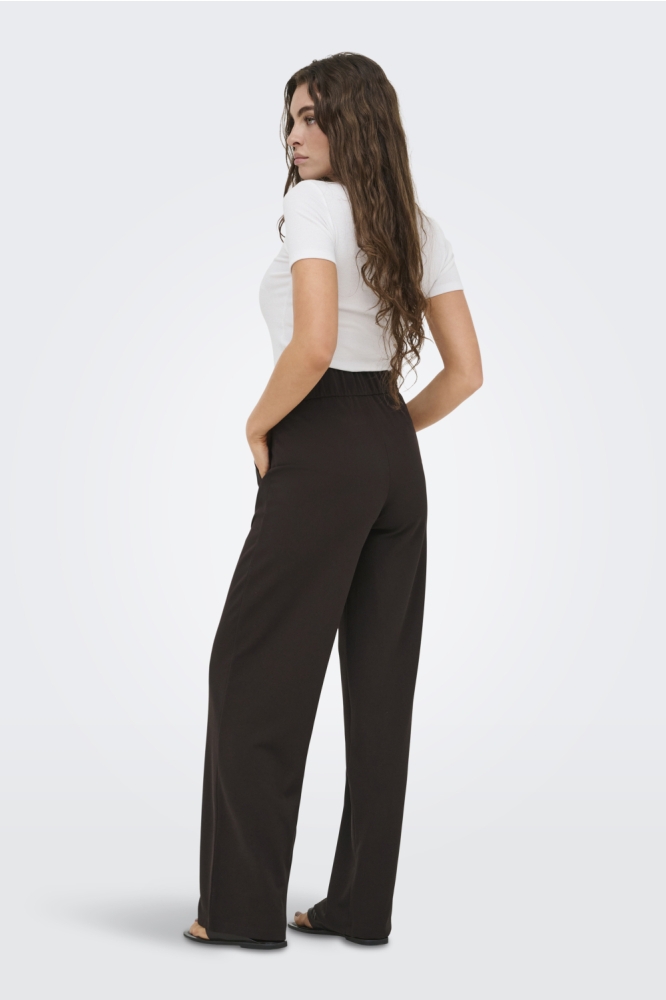 Jacqueline de Yong bruine dames broek | Model achteraanzicht