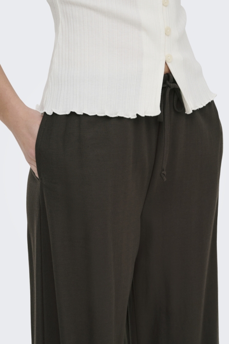 Jacqueline de Yong bruine dames broek | Close up