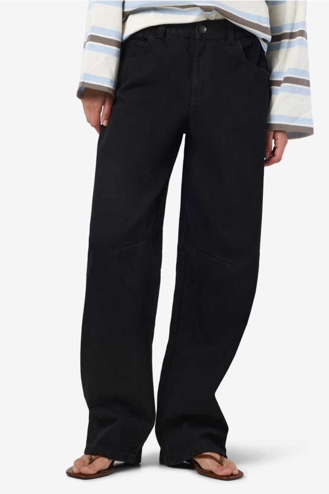 Noisy may zwarte dames jeans | Model vooraanzicht