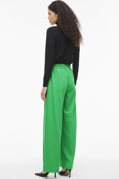 Vila groene dames broek | Model zijaanzicht