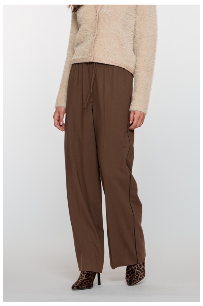 Geisha camel dames broek | Model vooraanzicht