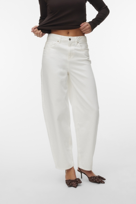 Vero Moda witte dames jeans | Model vooraanzicht