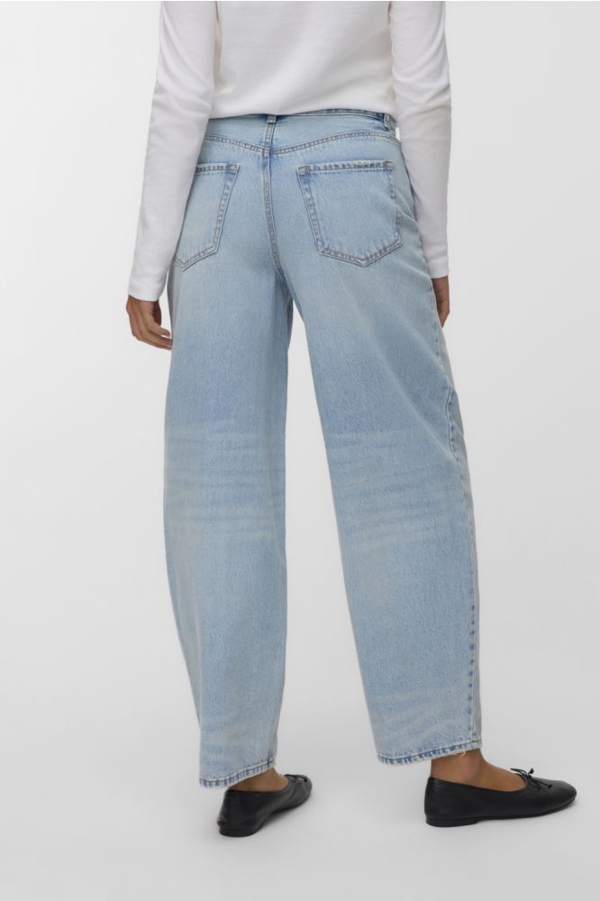 Vero Moda blauwe dames jeans | Model achteraanzicht