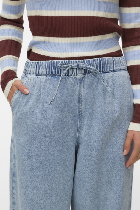 Vero Moda blauwe dames jeans | Close up