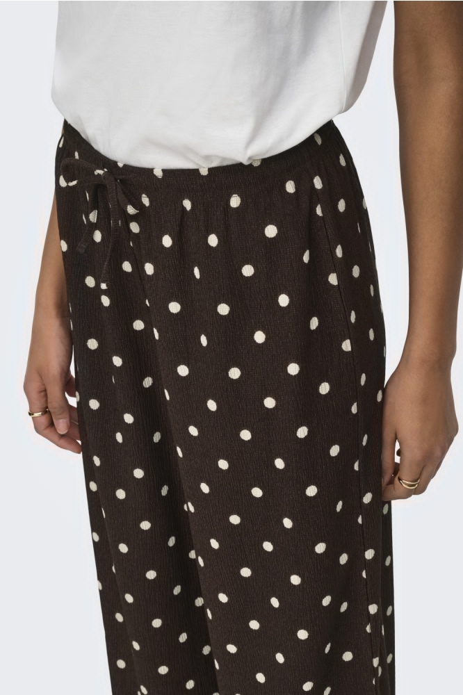 Jacqueline de Yong bruine dames broek | Close up