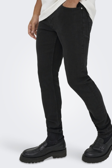 Only & Sons zwarte heren jeans | Model zijaanzicht