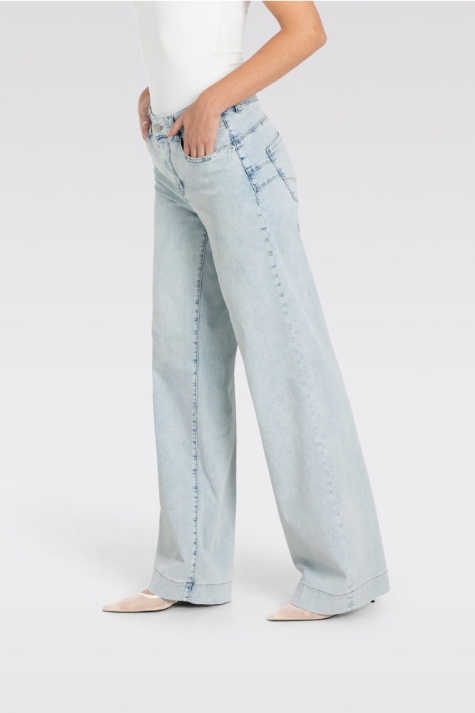 Mac blauwe dames jeans | Model zijaanzicht