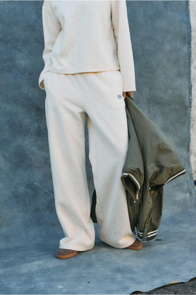 Noisy may beige dames broek | Model vooraanzicht