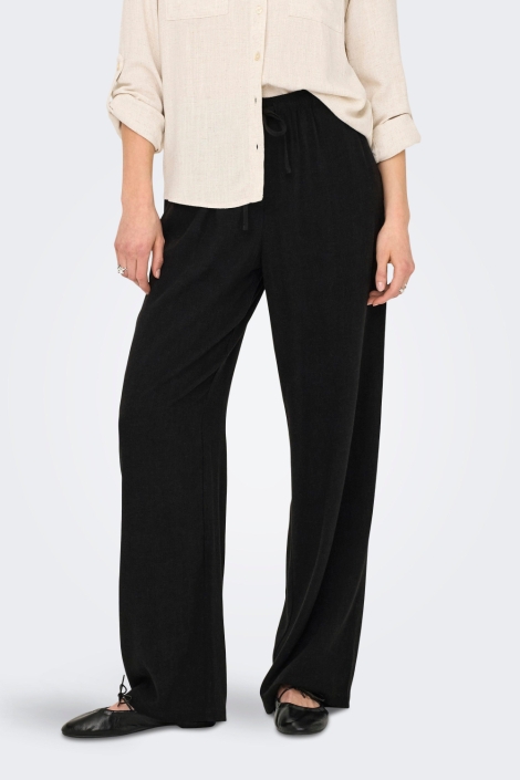 Only zwarte dames broek | Model vooraanzicht