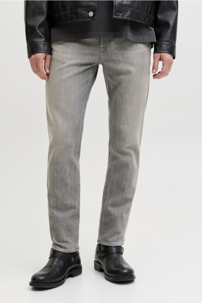 Jack & Jones grijze heren jeans | Model achteraanzicht