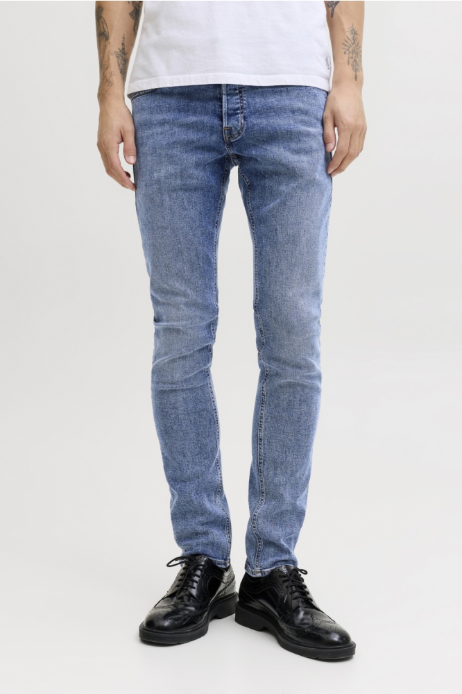 Jack & Jones blauwe heren jeans | Model vooraanzicht