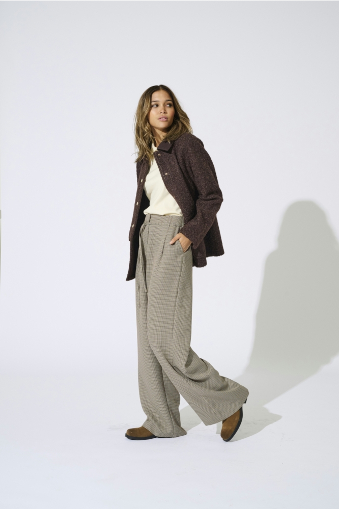 Only beige dames broek | Model vooraanzicht