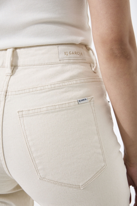 Garcia ecru dames jeans | Close up