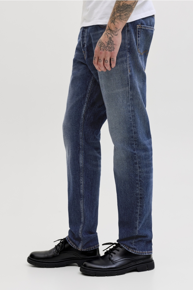 Jack & Jones blauwe heren jeans | Model zijaanzicht