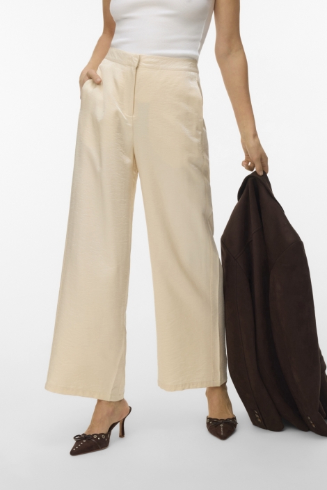 Vero Moda beige dames broek | Model vooraanzicht
