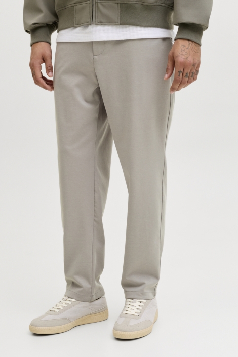 Jack & Jones grijze heren broek | Model vooraanzicht