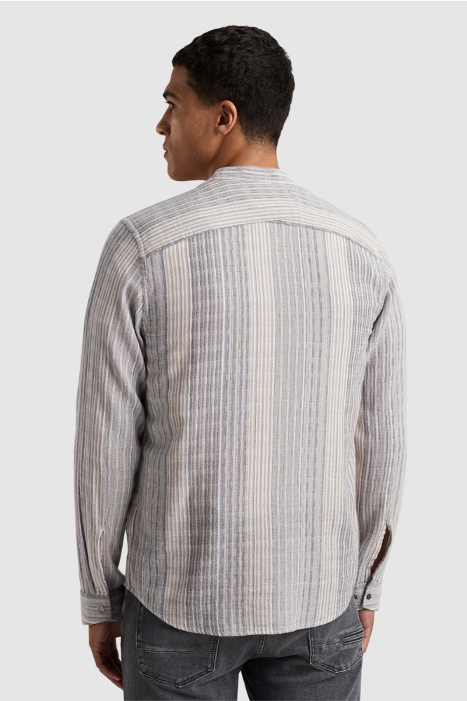 Cast Iron witte heren overhemd | Model achteraanzicht