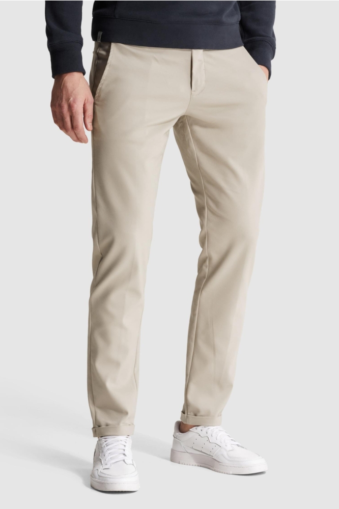 Cast Iron beige heren broek | Model zijaanzicht
