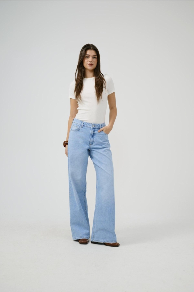 Jacqueline de Yong blauwe dames jeans | Model