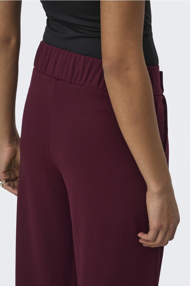 Jacqueline de Yong bordeaux dames broek | Close up