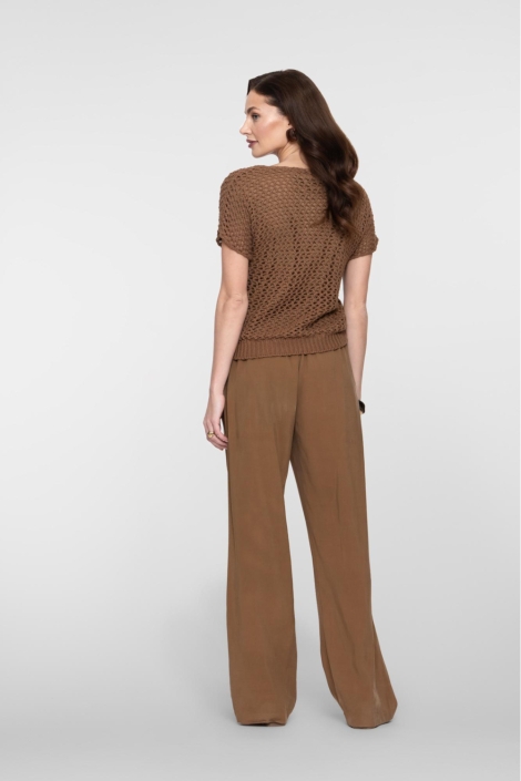 Geisha taupe dames broek | Model achteraanzicht