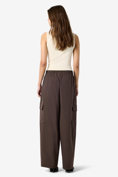 Noisy may bruine dames broek | Model