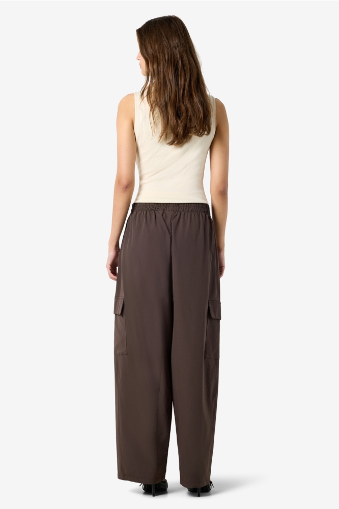 Noisy may bruine dames broek | Model