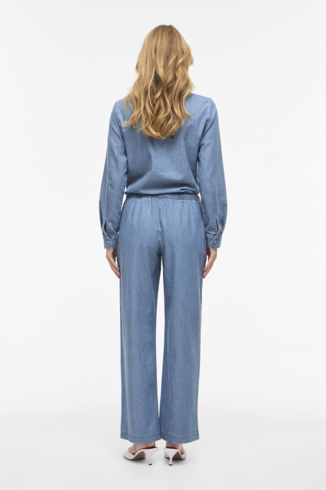 Vila blauwe dames broek | Model achteraanzicht
