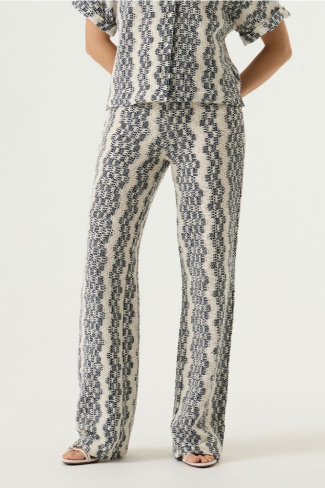 Garcia ecru dames broek | Model vooraanzicht