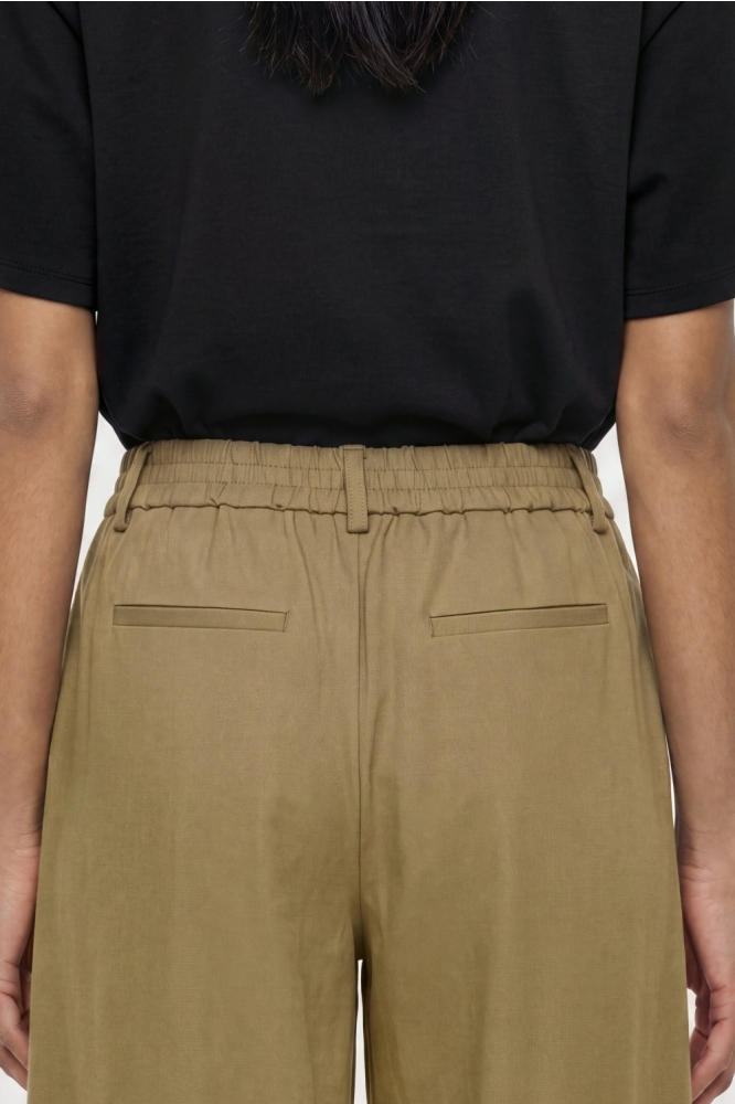 Object groene dames broek | Close up