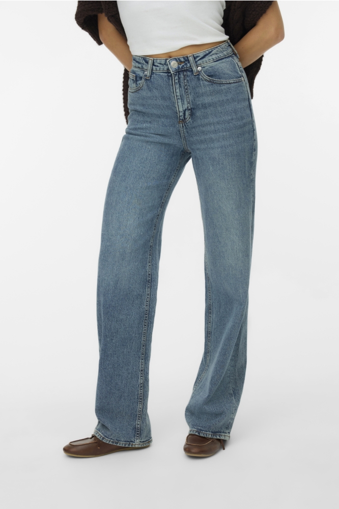 Vero Moda blauwe dames jeans | Model vooraanzicht